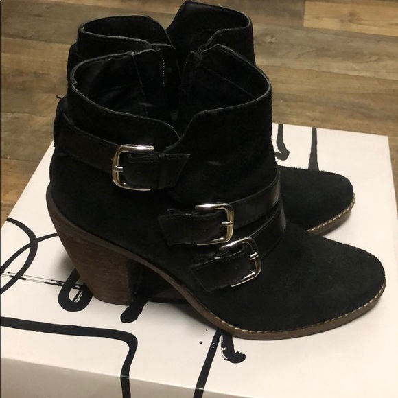 Black suede booties - Picture 4 of 7